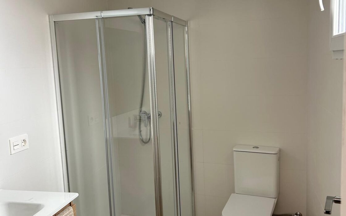 Дом в Бенидорме у моря, 2 спальни, терраса, 175 кв.м