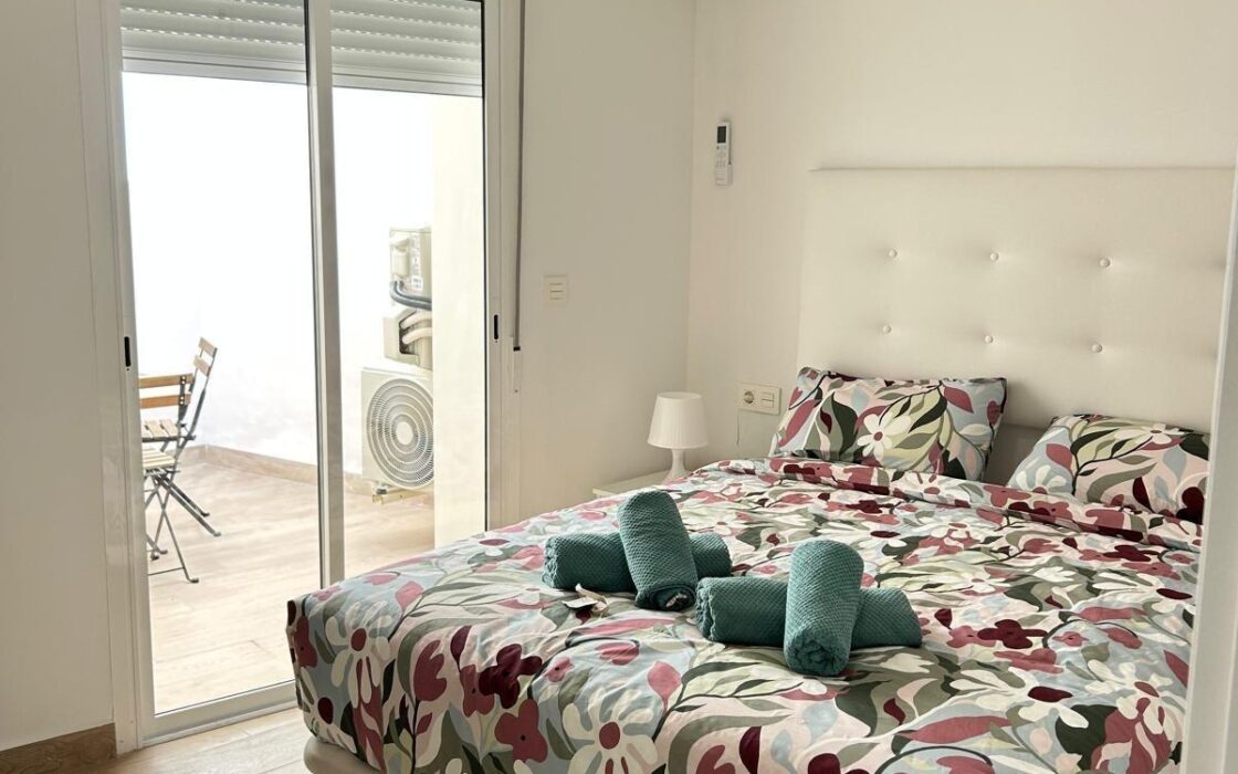 Дом в Бенидорме у моря, 2 спальни, терраса, 175 кв.м