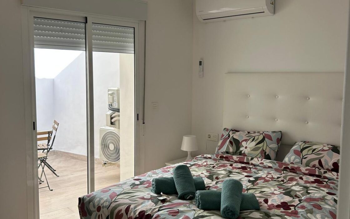 Дом в Бенидорме у моря, 2 спальни, терраса, 175 кв.м