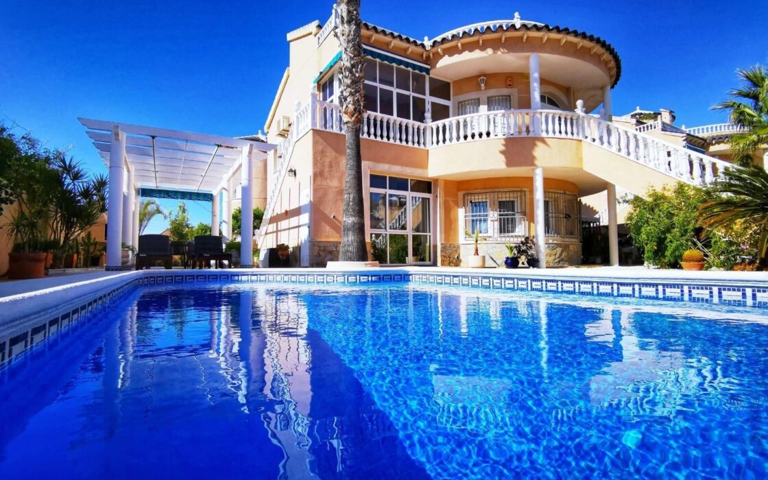 Просторное шале в Орихuela Коста у моря, 256 кв.м, 5 спален