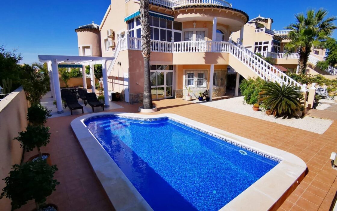 Просторное шале в Орихuela Коста у моря, 256 кв.м, 5 спален