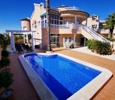 Просторе шале в Орихuela Коста біля моря, 256 кв.м, 5 спалень