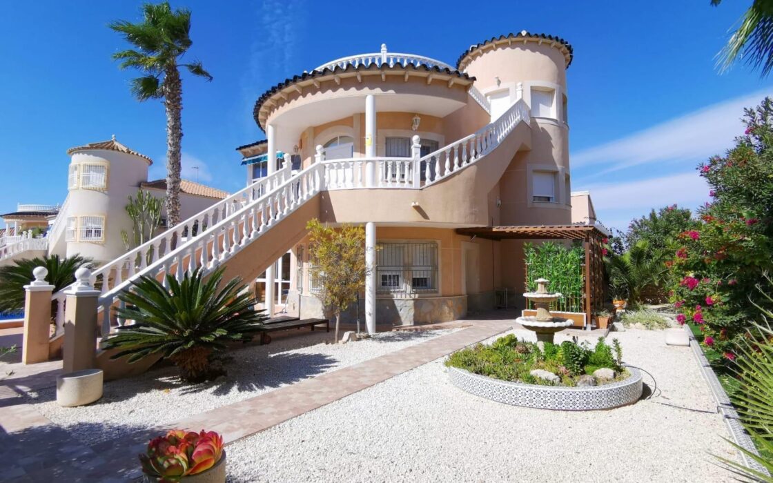 Просторное шале в Орихuela Коста у моря, 256 кв.м, 5 спален