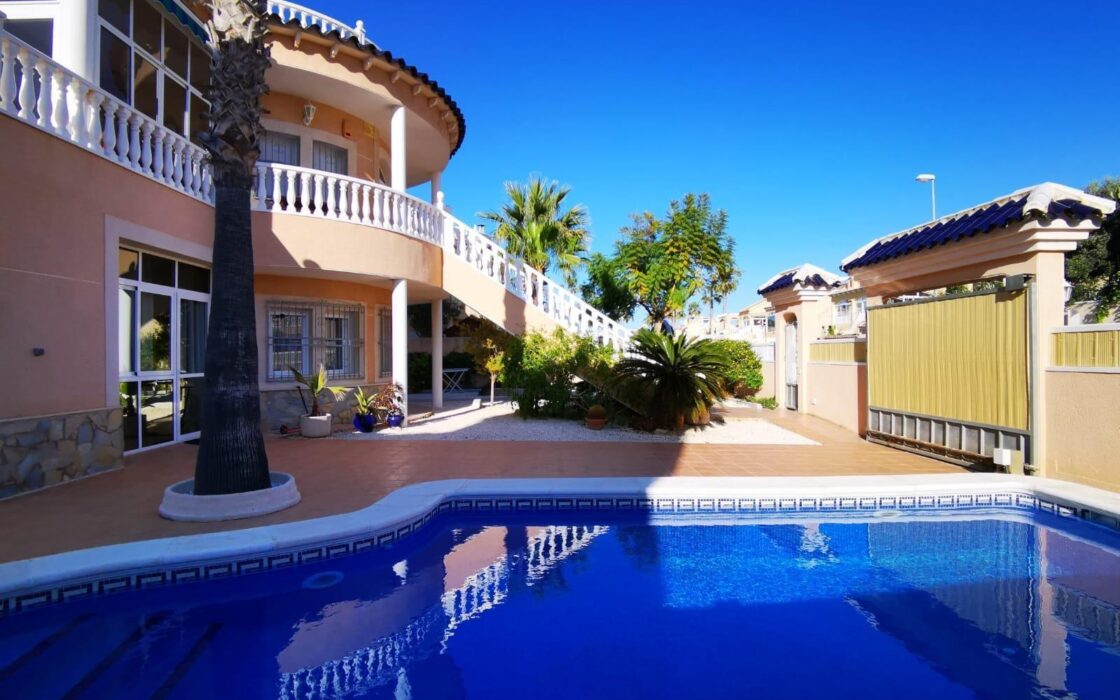 Просторное шале в Орихuela Коста у моря, 256 кв.м, 5 спален