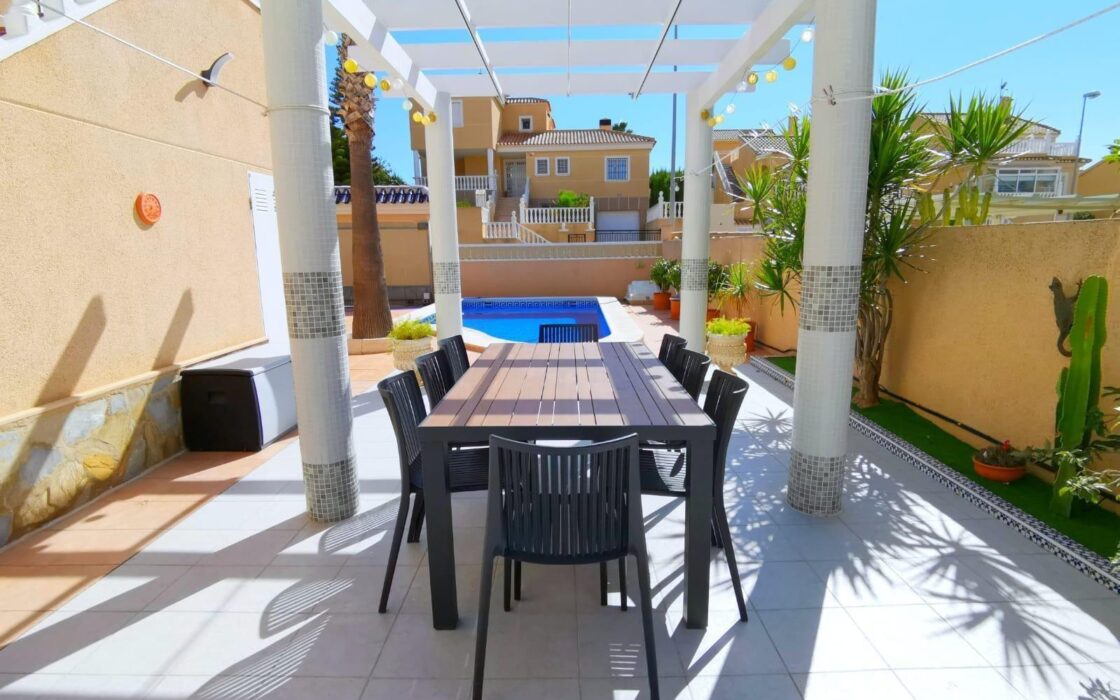 Просторное шале в Орихuela Коста у моря, 256 кв.м, 5 спален