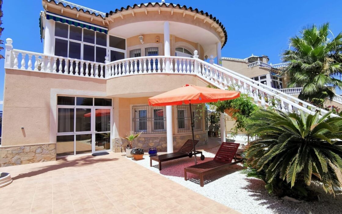 Просторное шале в Орихuela Коста у моря, 256 кв.м, 5 спален