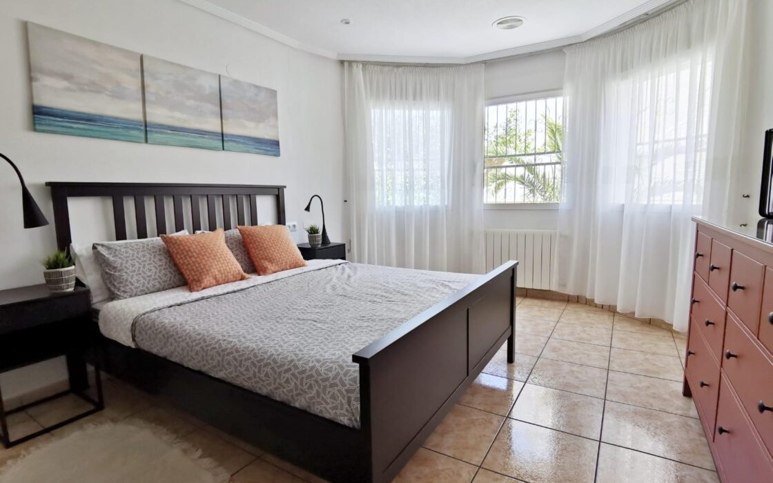 Просторное шале в Орихuela Коста у моря, 256 кв.м, 5 спален