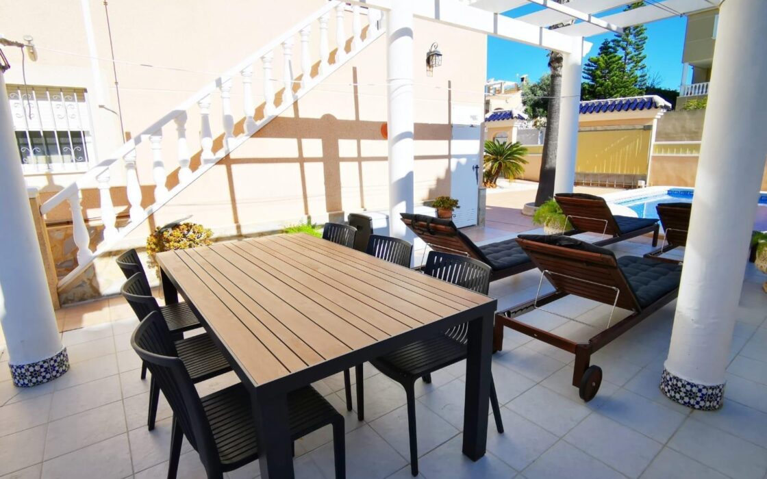 Просторное шале в Орихuela Коста у моря, 256 кв.м, 5 спален