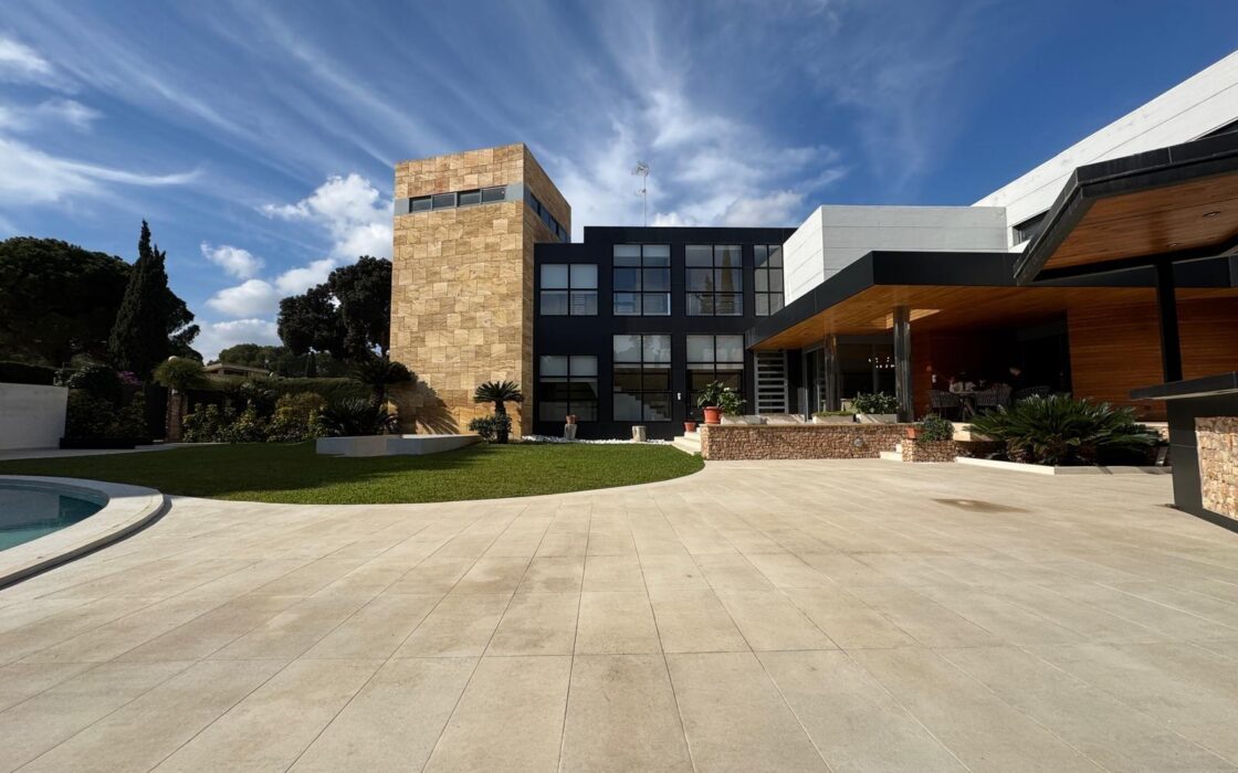 Елітна вілла 847 кв.м у пляжа на Коста Бланці