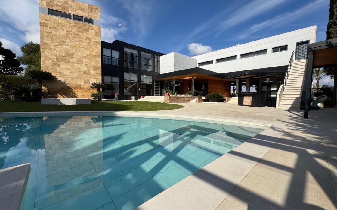 Елітна вілла 847 кв.м у пляжа на Коста Бланці