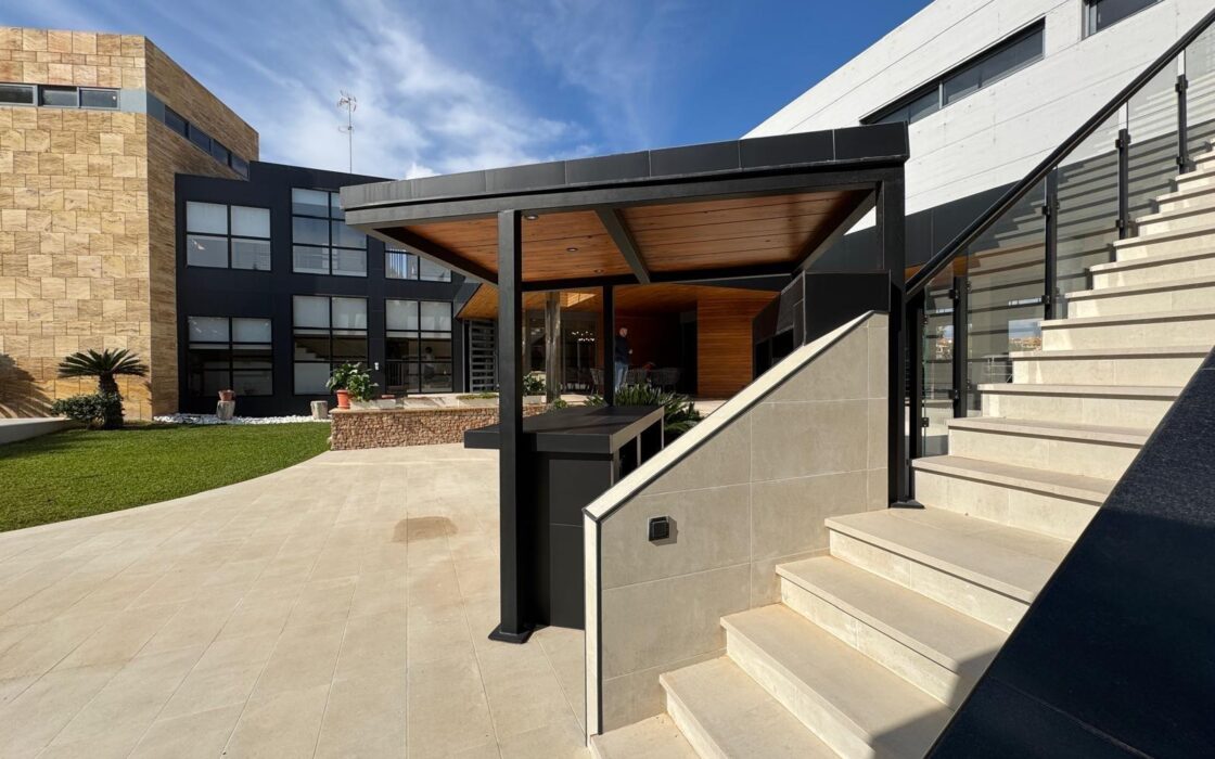 Елітна вілла 847 кв.м у пляжа на Коста Бланці