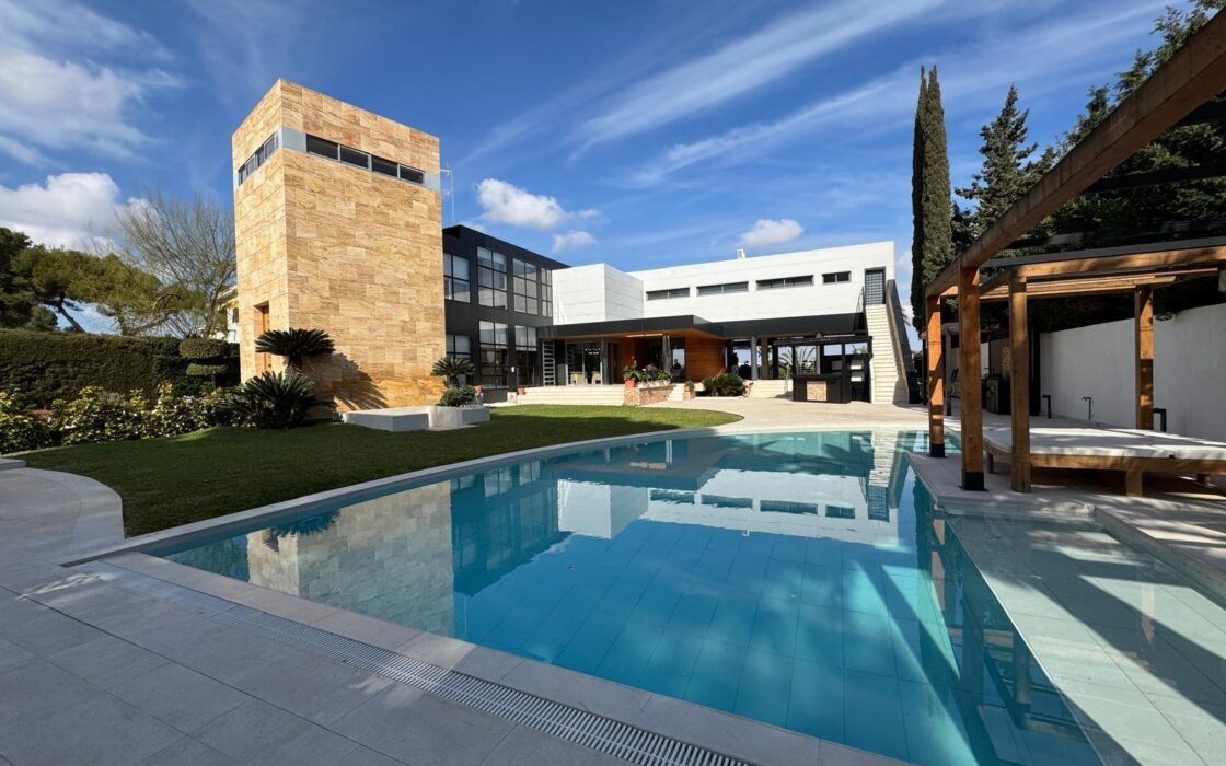 Елітна вілла 847 кв.м у пляжа на Коста Бланці