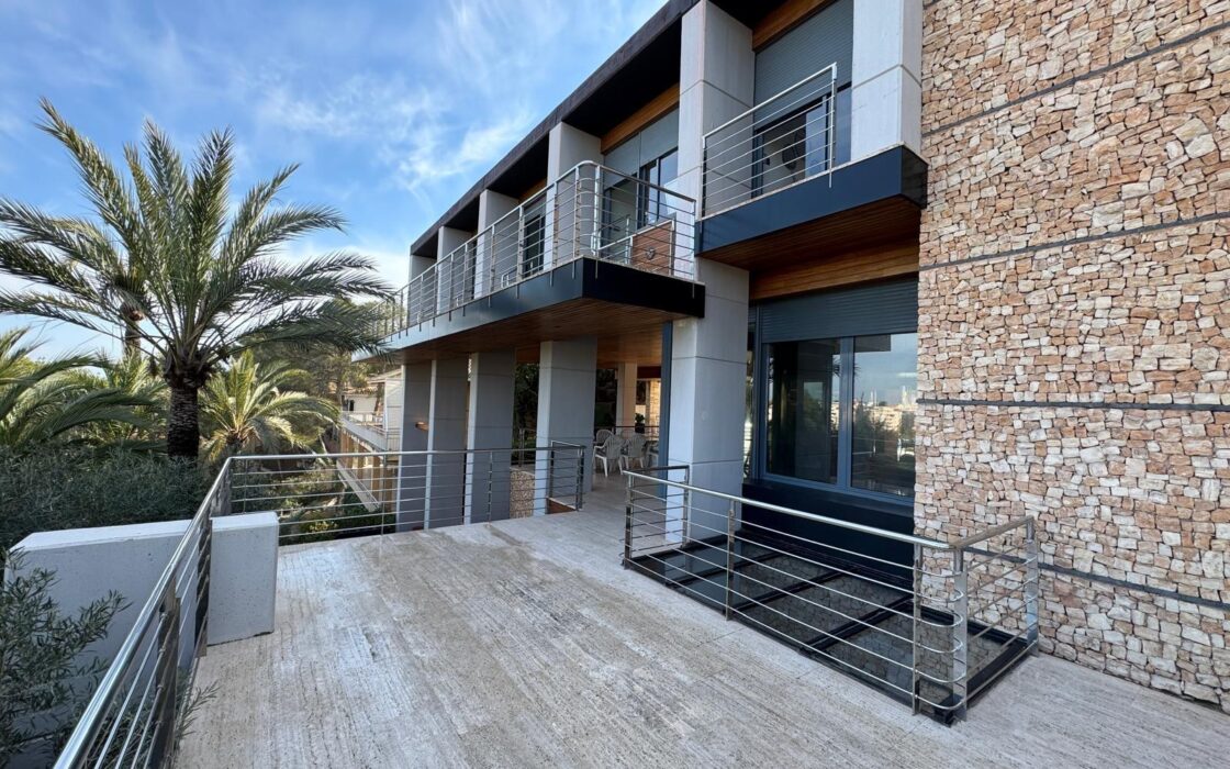 Елітна вілла 847 кв.м у пляжа на Коста Бланці