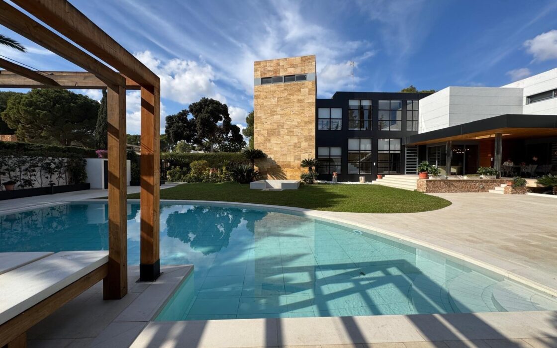 Елітна вілла 847 кв.м у пляжа на Коста Бланці