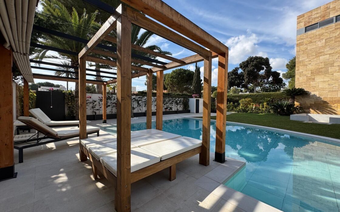 Елітна вілла 847 кв.м у пляжа на Коста Бланці