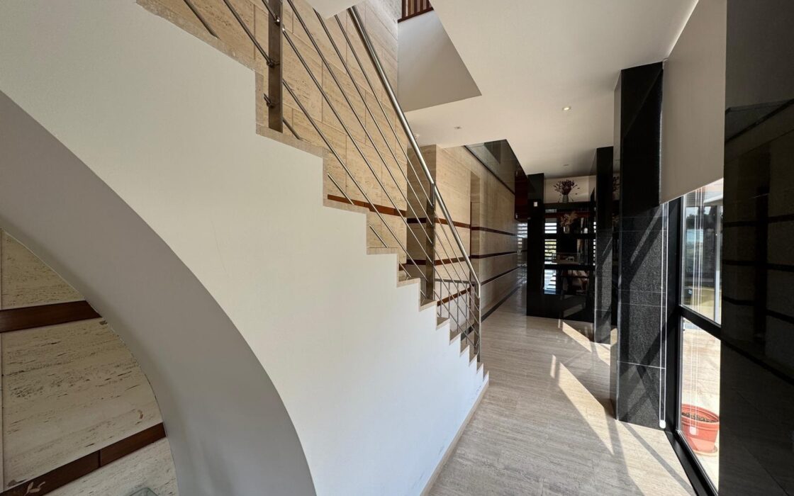 Елітна вілла 847 кв.м у пляжа на Коста Бланці