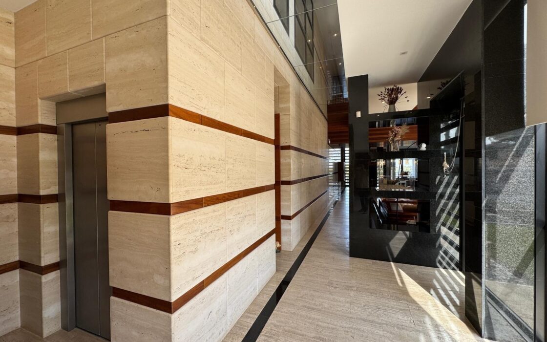 Елітна вілла 847 кв.м у пляжа на Коста Бланці