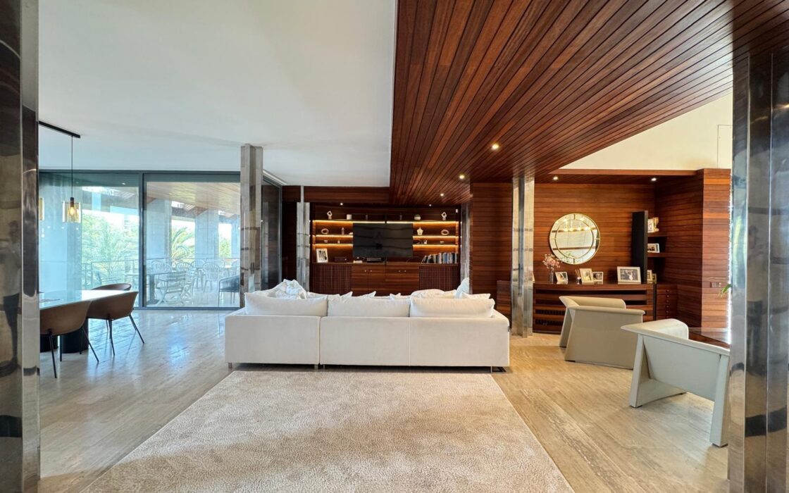 Елітна вілла 847 кв.м у пляжа на Коста Бланці