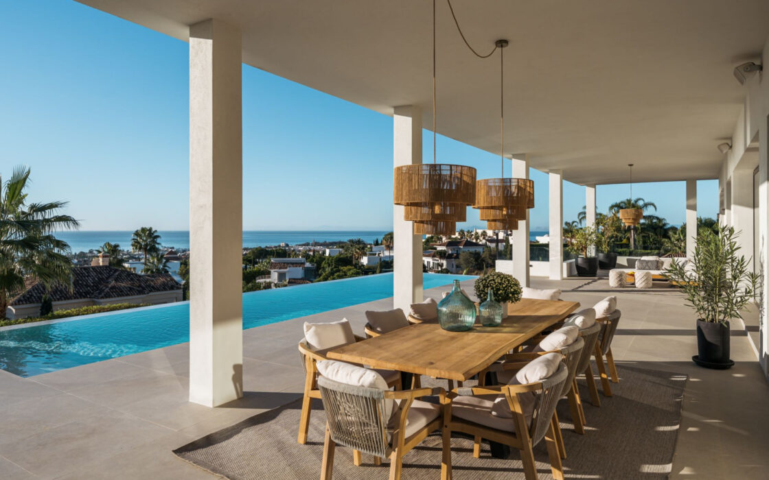 Розкішна резиденція 7 кімнат з панорамним видом в Benahavis 1466 кв.м