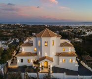 Розкішна резиденція 7 кімнат з панорамним видом в Benahavis 1466 кв.м