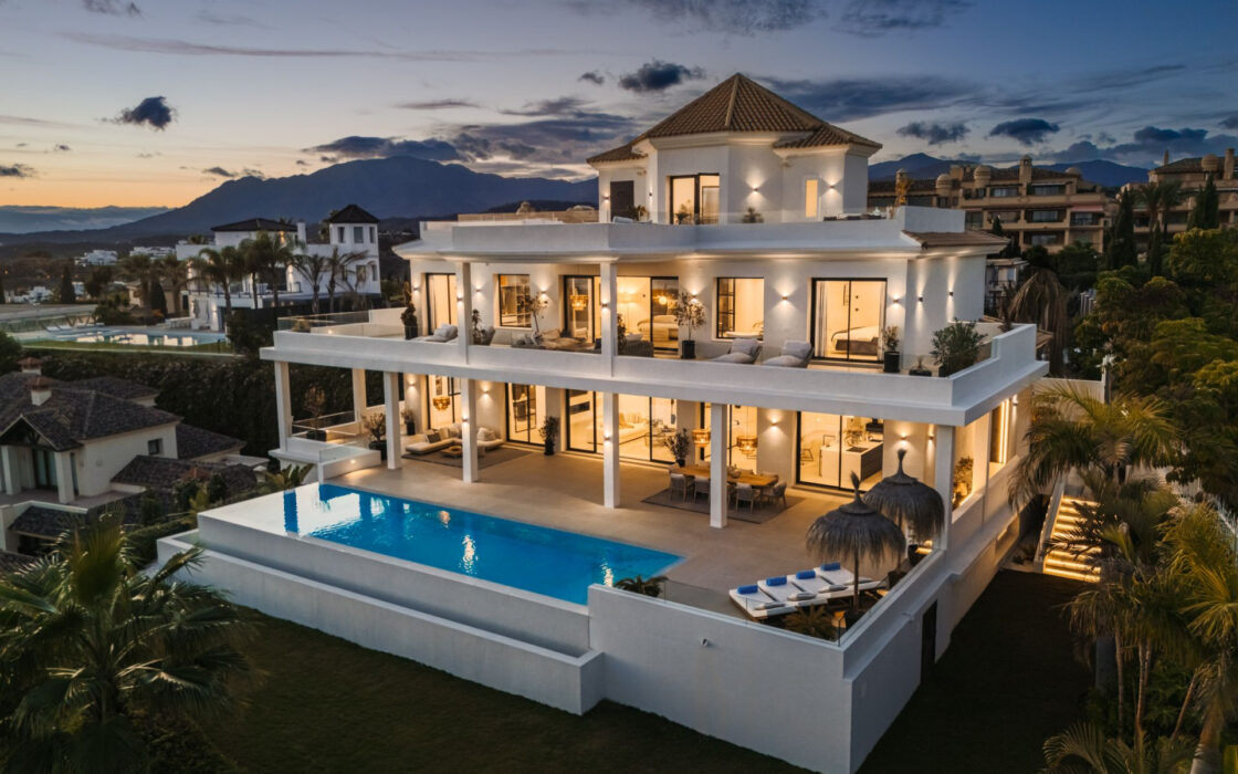 Розкішна резиденція 7 кімнат з панорамним видом в Benahavis 1466 кв.м
