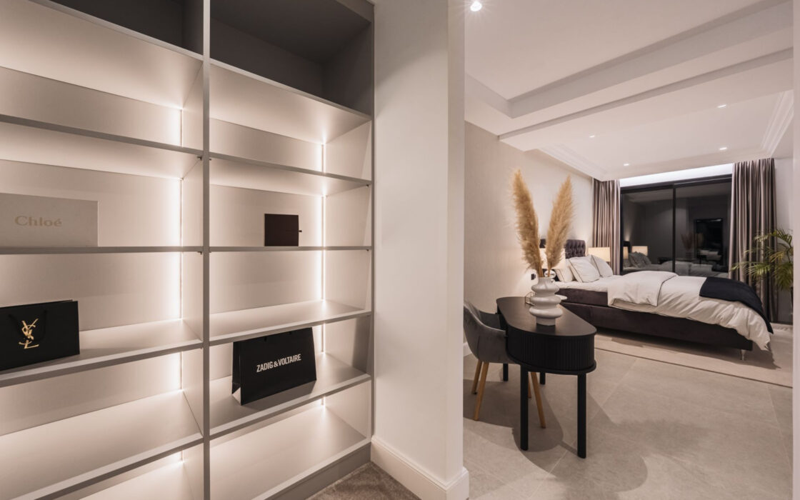 Розкішна резиденція 7 кімнат з панорамним видом в Benahavis 1466 кв.м