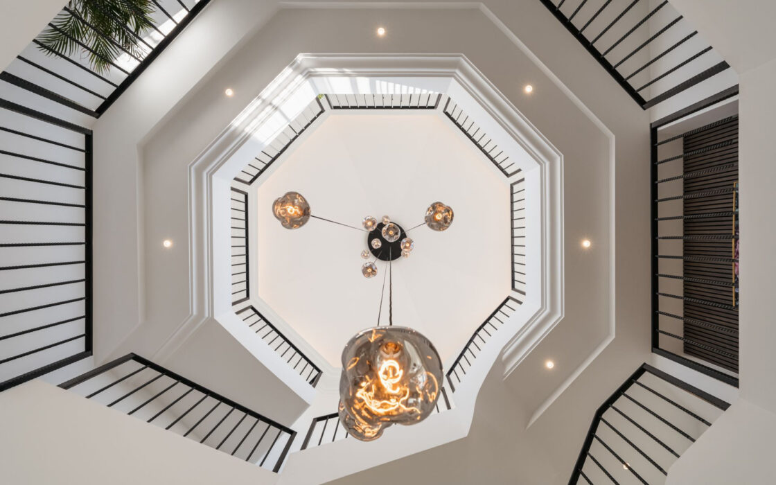 Розкішна резиденція 7 кімнат з панорамним видом в Benahavis 1466 кв.м