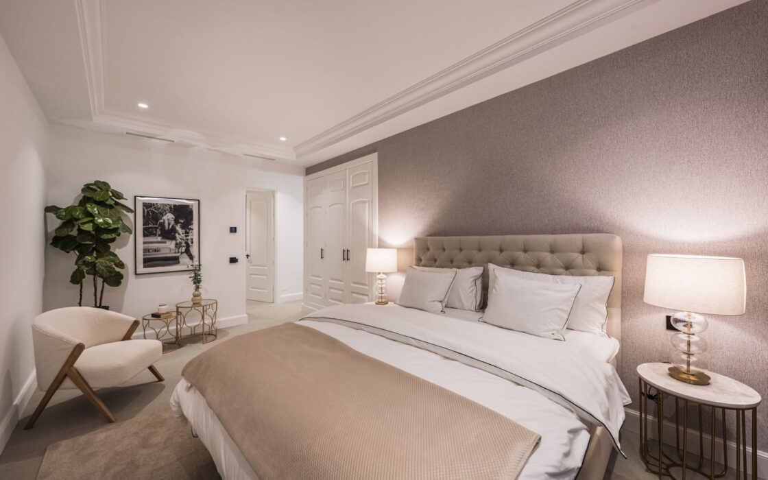 Розкішна резиденція 7 кімнат з панорамним видом в Benahavis 1466 кв.м