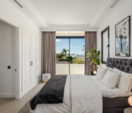 Розкішна резиденція 7 кімнат з панорамним видом в Benahavis 1466 кв.м