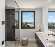 Розкішна резиденція 7 кімнат з панорамним видом в Benahavis 1466 кв.м