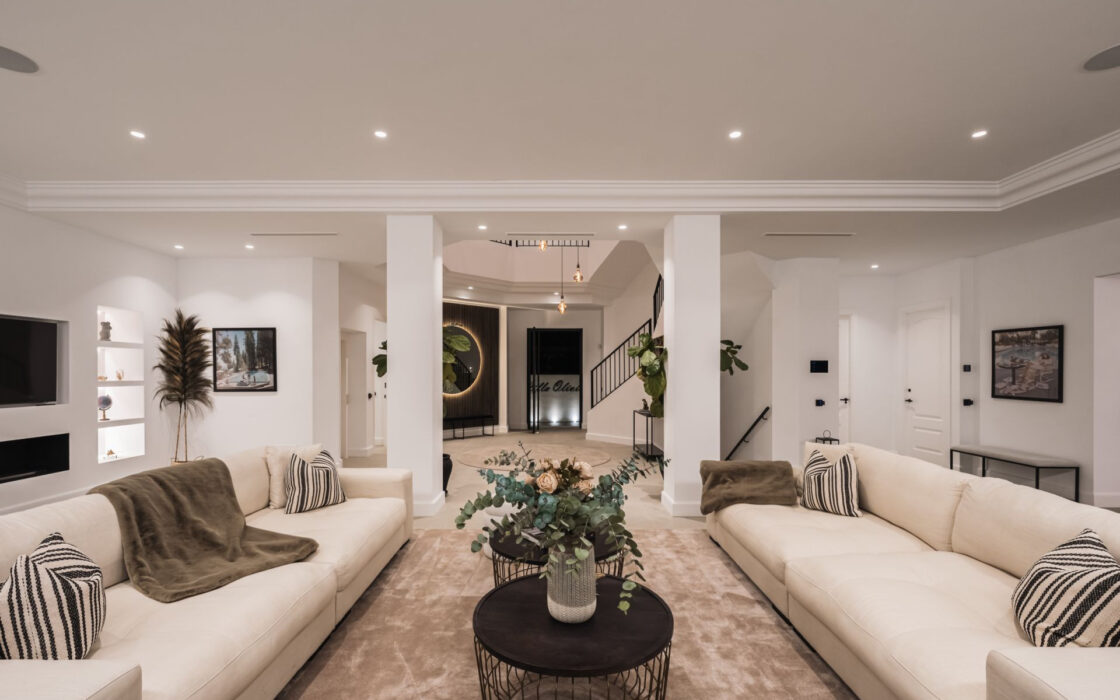 Розкішна резиденція 7 кімнат з панорамним видом в Benahavis 1466 кв.м