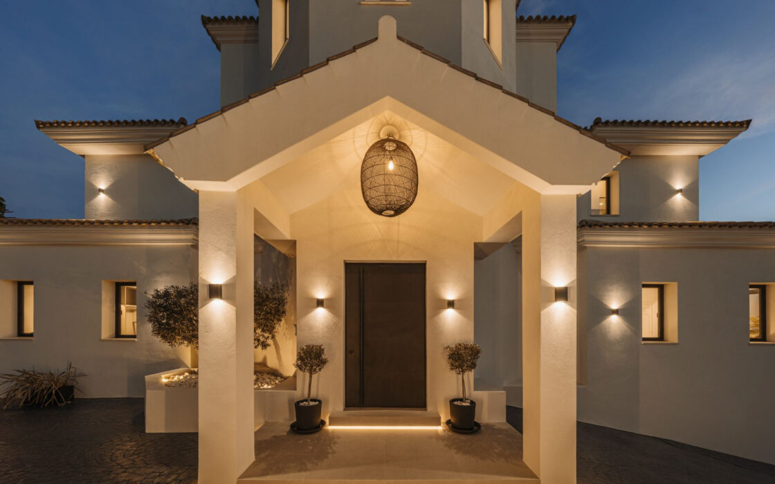 Розкішна резиденція 7 кімнат з панорамним видом в Benahavis 1466 кв.м