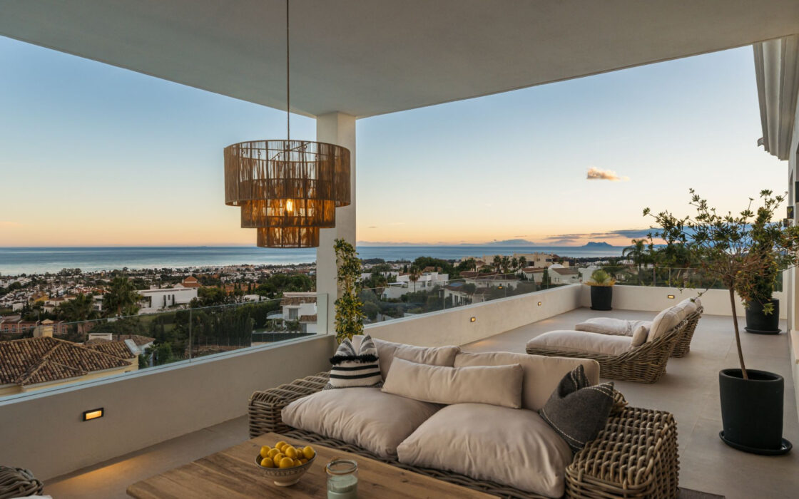 Розкішна резиденція 7 кімнат з панорамним видом в Benahavis 1466 кв.м