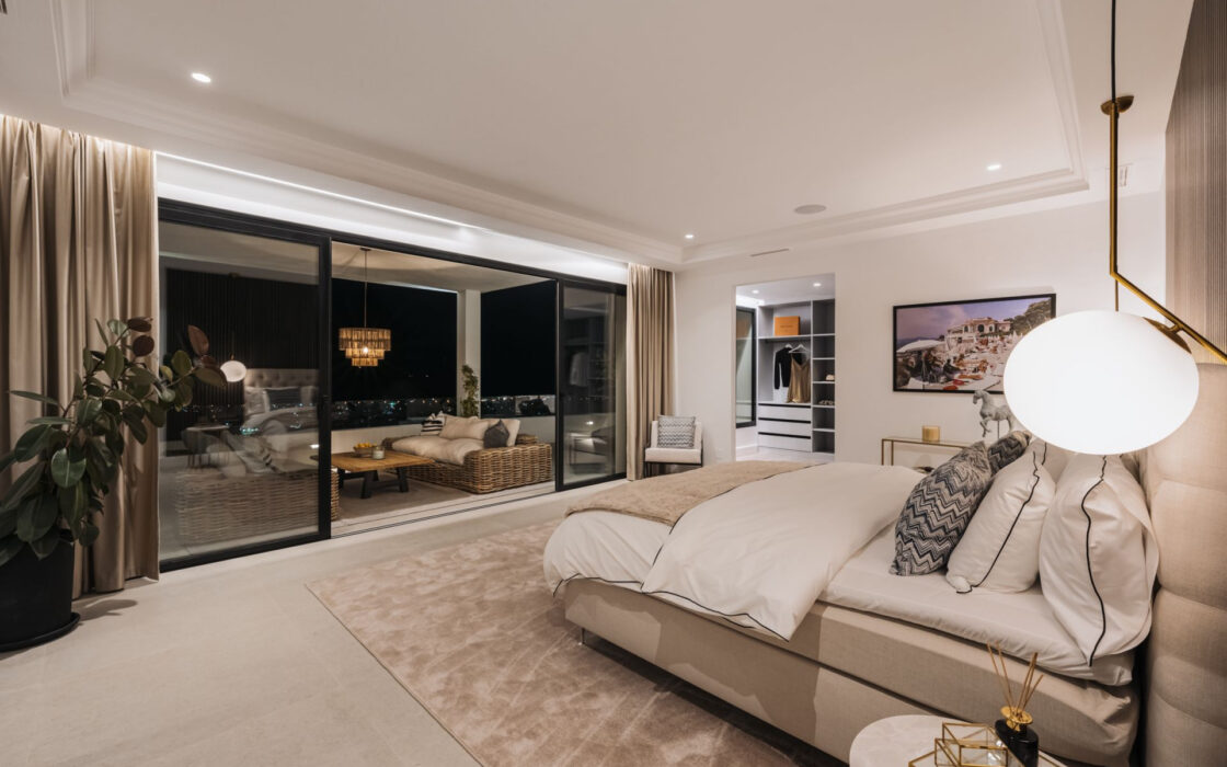 Розкішна резиденція 7 кімнат з панорамним видом в Benahavis 1466 кв.м