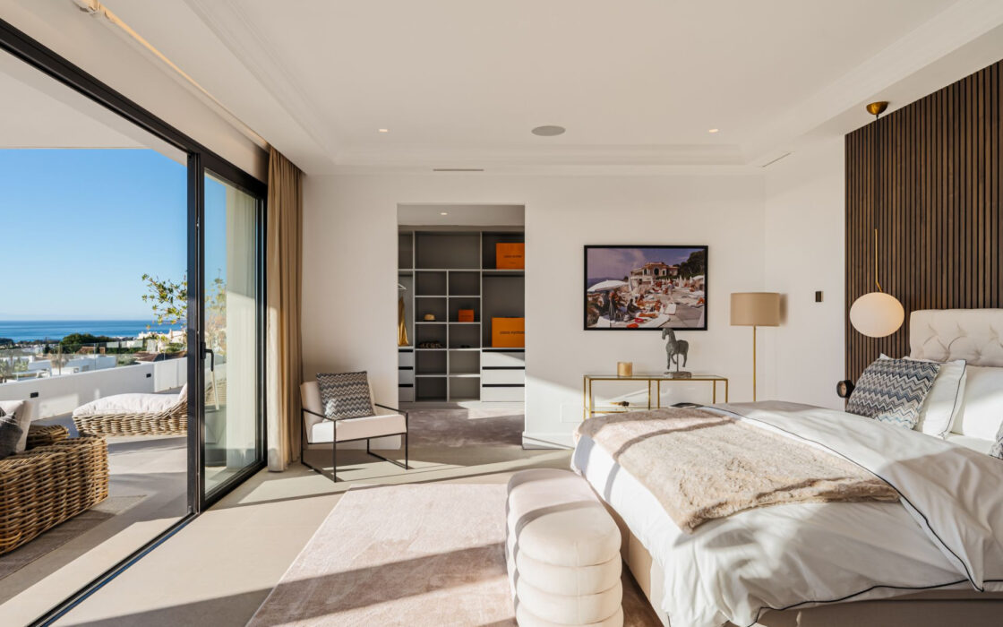 Розкішна резиденція 7 кімнат з панорамним видом в Benahavis 1466 кв.м