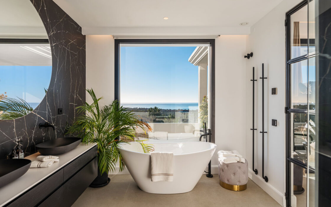 Розкішна резиденція 7 кімнат з панорамним видом в Benahavis 1466 кв.м