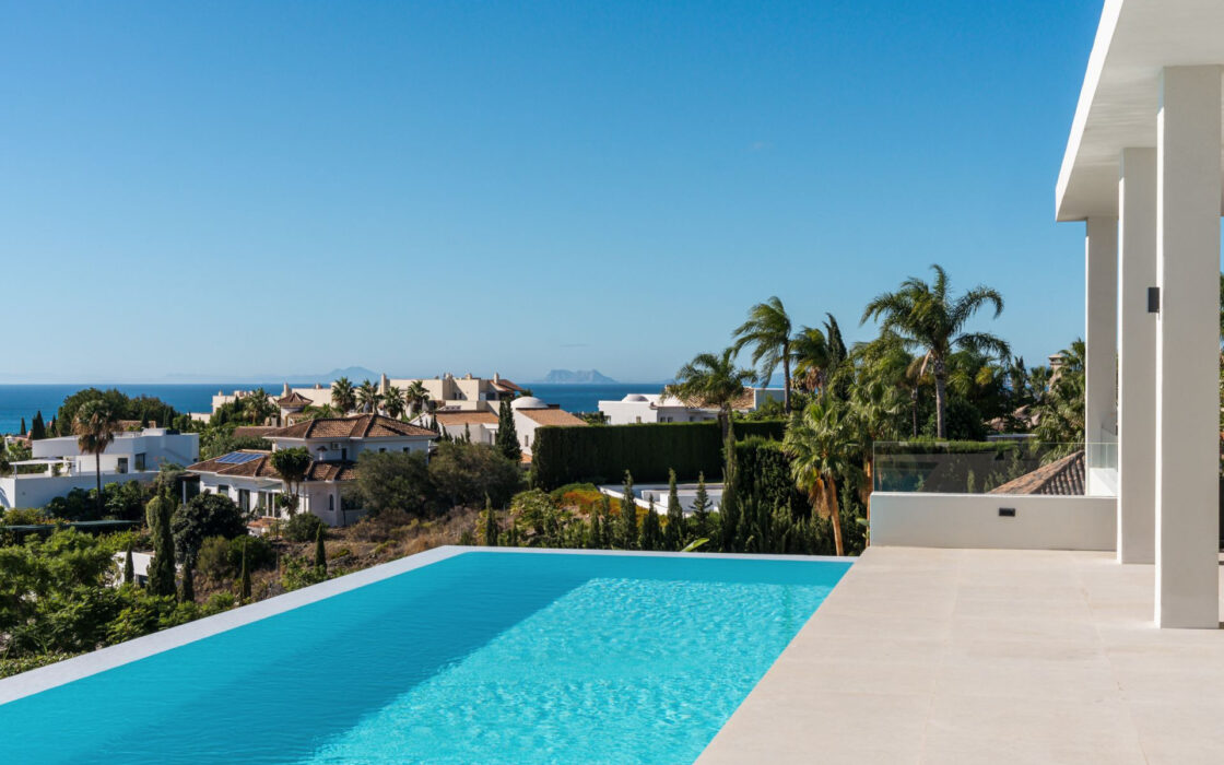 Розкішна резиденція 7 кімнат з панорамним видом в Benahavis 1466 кв.м