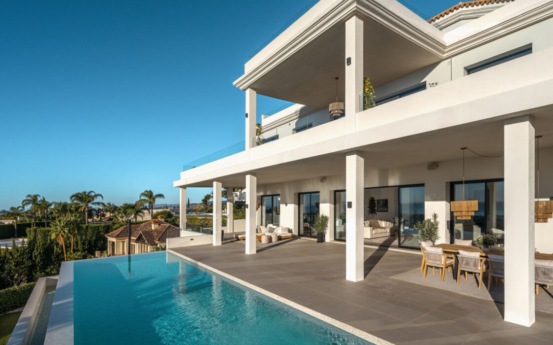 Розкішна резиденція 7 кімнат з панорамним видом в Benahavis 1466 кв.м