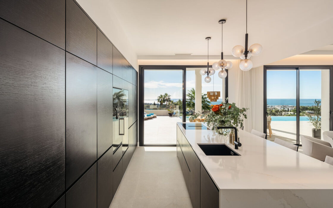 Розкішна резиденція 7 кімнат з панорамним видом в Benahavis 1466 кв.м