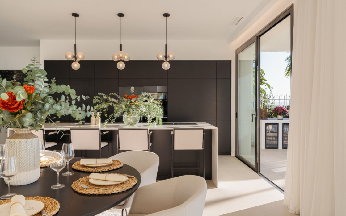 Розкішна резиденція 7 кімнат з панорамним видом в Benahavis 1466 кв.м