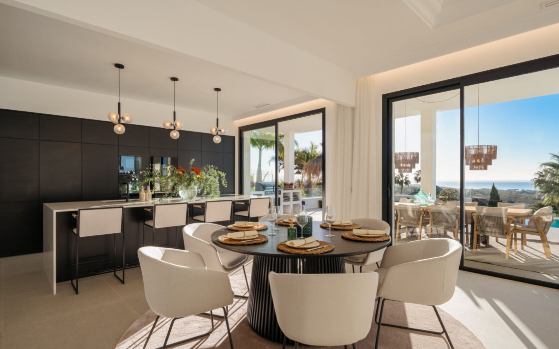 Розкішна резиденція 7 кімнат з панорамним видом в Benahavis 1466 кв.м