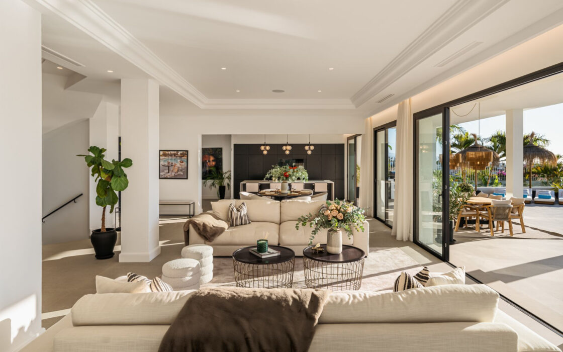 Розкішна резиденція 7 кімнат з панорамним видом в Benahavis 1466 кв.м