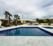 Просторная вилла с бассейном в Хихоне на 3600 кв.м.