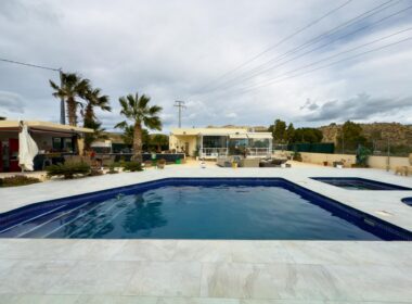 Просторная вилла с бассейном в Хихоне на 3600 кв.м.