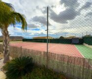 Просторная вилла с бассейном в Хихоне на 3600 кв.м.