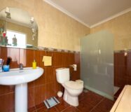 Просторная вилла с бассейном в Хихоне на 3600 кв.м.