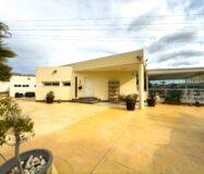 Просторная вилла с бассейном в Хихоне на 3600 кв.м.