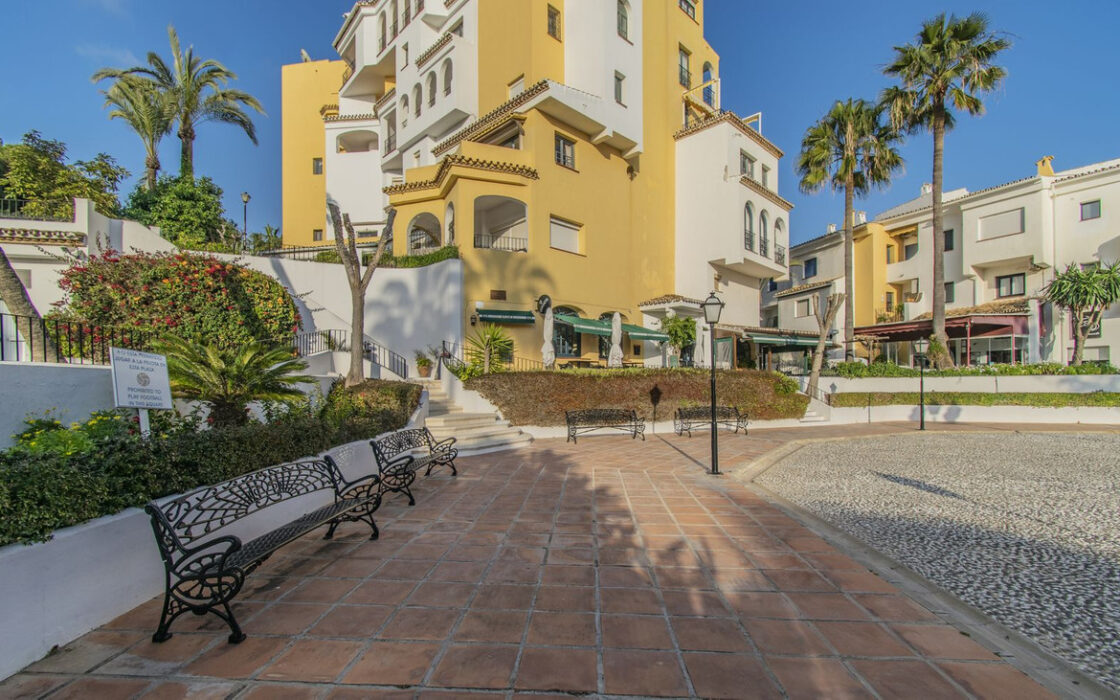 Квартиру в Кабопино с террасой у пляжа Марбельи, 63 кв.м.