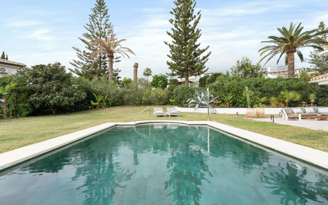 Красивая вилла в Эльвирии с террасой 190 кв.м