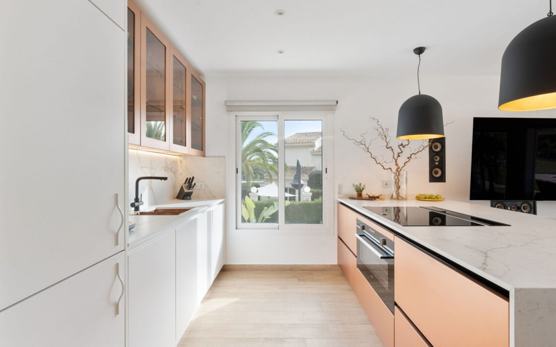 Красивая вилла в Эльвирии с террасой 190 кв.м